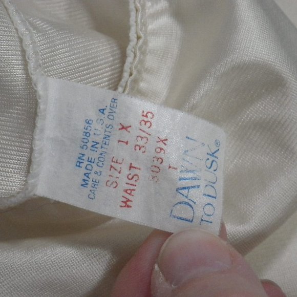 Dawn to Dusk Womens White Half Slip with Lace‎ Hem, Plus Size 1X, 33/35 - Picture 5 of 6